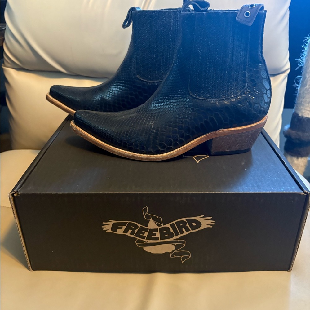 Freebird Maeve- Women’s black booties